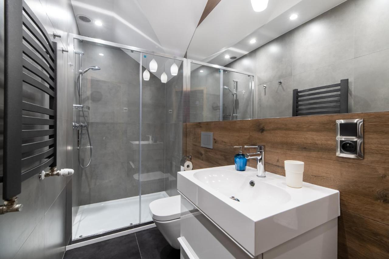 Neo Unique & Bright Apartments, Free Parking, 15min Old Town & Kazimierz - By Homelike * Krakow